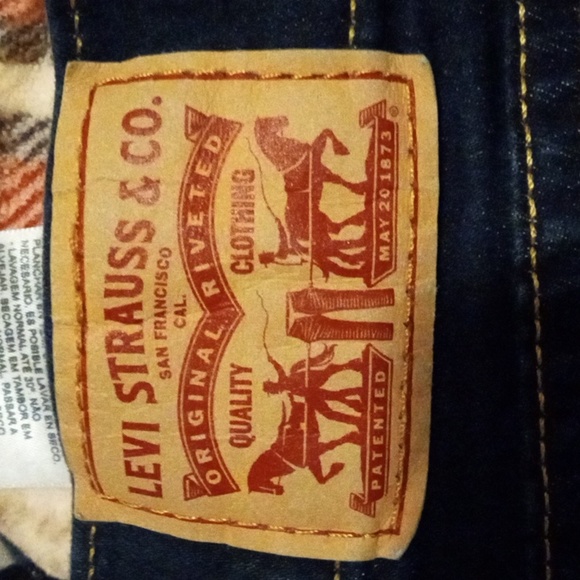 Two pairs of junior plus size Levi's jeans - Picture 2 of 3